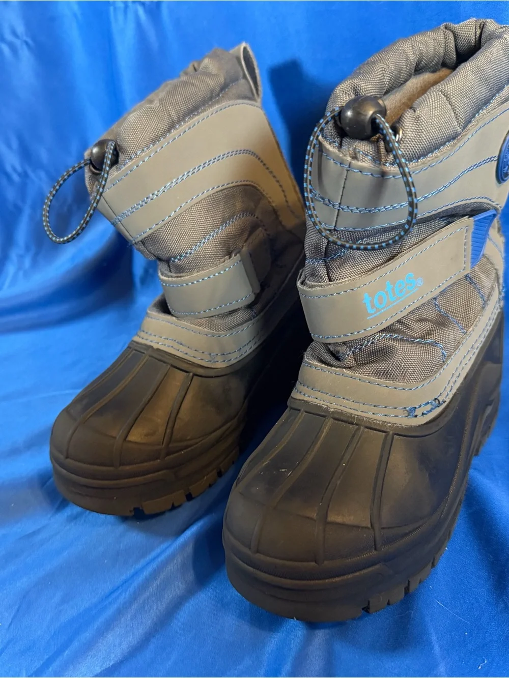 totes Kids Gray and Black Waterproof Snow Boots